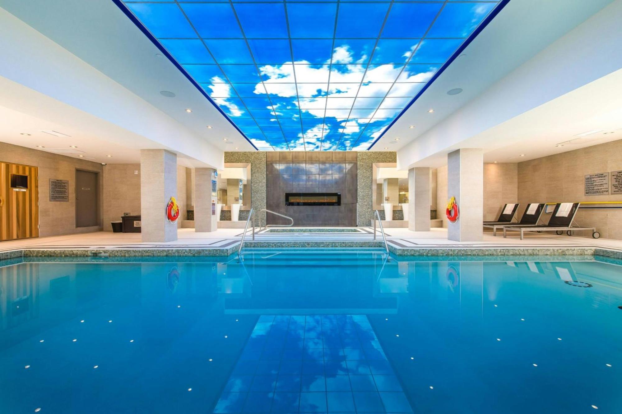 Delta Hotels by Marriott Waterloo Exteriör bild